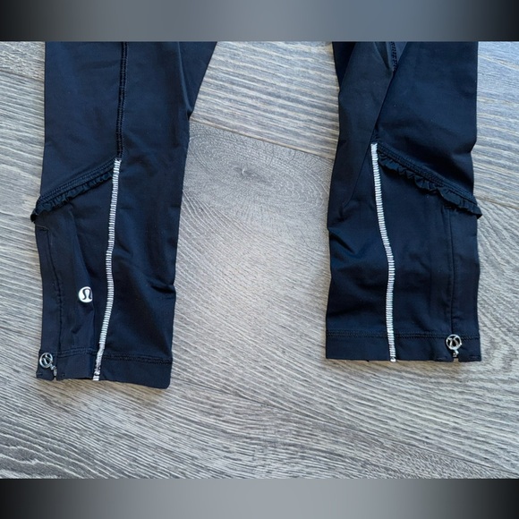 Lululemon Pace Rival Crop Full on Luxtreme 21" Size 6 - Picture 6 of 7